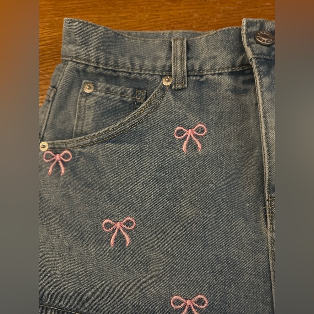 denim jean skirt with pink bows - Picture 4 of 7